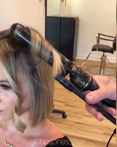 Do you show your clients how they can easily recreate styles at home like @chrisjones_hair does? ❤️🙌🌀 #beautylaunchpad • Skimming the surface 💡 For those clients who say they can’t do what “we” do... this entire hairstyle was made from only 8 curls. EIGHT! No sections were taken, no clips were used. I literally went around the surface and just curled the top. This is totally a look that CAN be created at home. Yes the sections around the face were curled back and yes I did alternate direction