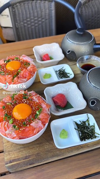 横浜駅近の炙りサーモン丼ランチ