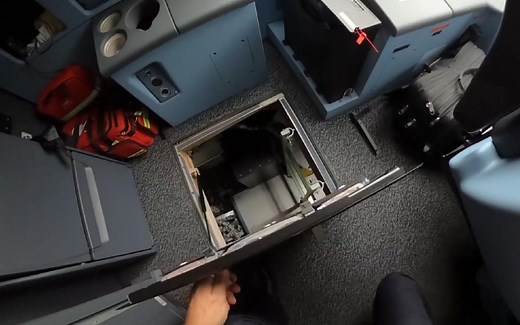 带你看看空客A350驾驶舱下的神秘空间