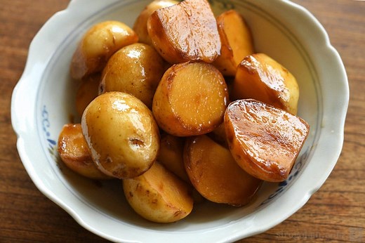 新じゃがいもの煮物（甘辛煮）のレシピ/作り方：白ごはん.com