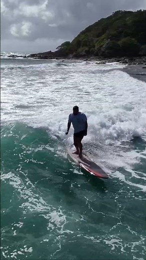 Longboarding - 9"9 twin fin Glider. #longboardsurf #surf