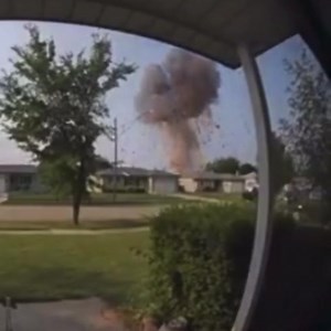 Villa Pointe Condo explosion captured on video. #Warren #CrimeInTheD | CrimeInTheD