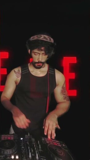 DJ Glitch Visuals: Neon NAMLESSZ & Fiery Beats! #shorts