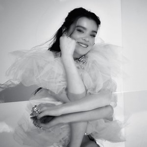 Hailee Steinfeld Breaks Down Her \"I Love You's\" Music Video