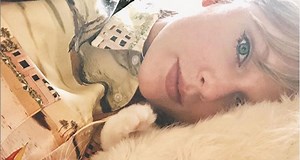 Taylor Swift Reveals New Cat’s Name & How She Adopted Him!