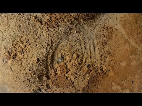 The earliest Neanderthal engravings on cave walls