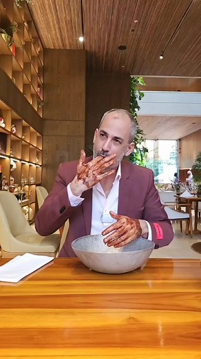 🇨🇴 Si estás buscando un hotel gastronómico que sea una experiencia única en Colombia tienes que venir a Medellín. Elcielo hotel fue creado por Juan Manuel Barrientos, el chef colombiano que ha roto fronteras con El Cielo Restaurant recibiendo estrellas Michelin por elcielo Miami y elcielo Washington. En ElCielo Hotel en Medellín se encuentra el restaurant fine dining con el que todo comenzó, y es un viaje recorriendo Colombia a través de 17 momentos. Además, en el hotel te encuentras elcielo b