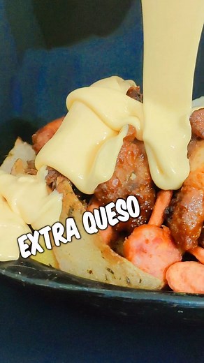 ¿Buscando un producto para emprender? 🫰 Esta es la oportunidad que estabas buscando 😉 un producto que se vende fácil, con una pequeña inversión y que es tendencia🔥🔥🔥 El Negocio de las Salchipapas 🤤 aprende los diferentes tipos de papas, los cortes y técnicas de cocción qué puedes aplicar. Elabora deliciosas Salsas BBQ Casera, Mayonesa de tocineta ahumada, guacamole y una espectacular Salsa de Queso 🧀 qué dejará a todos 😯 con la boca abierta. Además aprende como combinar y presentar este 