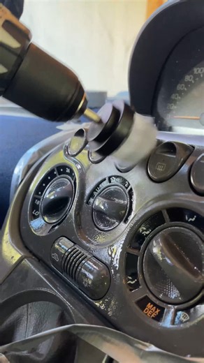 #softlack #stickybuttons #mechanci #diy #repair | Marius RBE