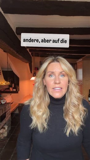 Nicole Staudinger on Instagram: "Ehe du sprachlos zurück bleibst, lege dir gerne ein paar „Phrasen“ zurecht. Dafür bekommst du keinen Eloquenz-Preis- logisch, aber sie bewahren dich vor dem eigenen Ärger! Und bitte wie immer: ohne Zickismus, dafür mit Humor und Liebe! Bitte denkt immer dran: Schlagfertigkeit dient nicht dazu, andere klein zu machen, sondern nur dazu, dass du keine wertvolle Lebenszeit mit Ärger vergeudest❤️ Unsere Beispiele: - Interessant - Ich brauche mehr Details - Six-Seven W