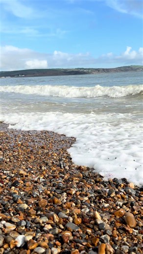 Storm Chandra moved on and Greenhill Beach was back to doing what it does best… gentle waves, fresh sea air and that peaceful post-storm calm 🌊✨ If seaside moments like this make you feel relaxed, you’re in the right place. We love to share regular coastal calm from Weymouth and the Jurassic Coast 🌅 Follow for more sea views, storm aftermaths and soothing wave sounds plus lots more from our area🌬️💙 #Weymouth #Dorset #JurassicCoast #BeachVibes #OceanSounds