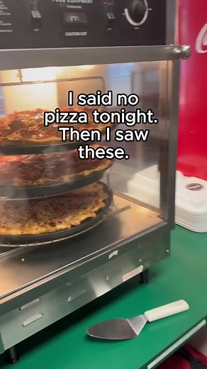 You weren’t hungry until this hit your screen. Available for carryout and delivery. Link to order online is in our profile, OR order using the all-new Zeppe's app and get $10 off any purchase of $30 or more. Download the app in the Apple and Google app stores! (Offer available one time per guest.) #pizzatime #pizzalover #pizzalovers #cleveland #pizza