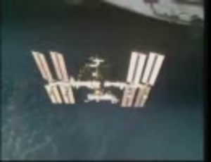 STS-133ディスカバリー アンドッキング・フライアラウンド