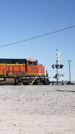 TRAIN SHORTS #00414 / EB BNSF 6883 9-25-2025 NEEDLES SUB #railtrack #passengertrain #automobile