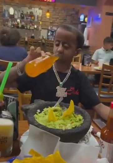 Baby alien 👾👽 (@babyalientv)’s videos with sonido original - Baby alien 👾👽