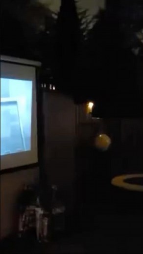 Outdoor Cinema DIY: The Ultimate Backyard Movie Night 🎞️🏡