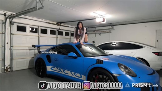 0F model ENDS her stream after she BROKE her $300K Porsche while trying to SHOW OFF her new ARCH for 10 gifted subs 😳😱