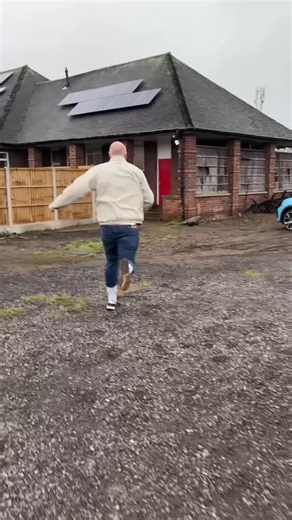 Steve Bracknall on Instagram: "I’m completely embarrassed by pre match events last Sunday. Feel completely let down by Matt Wynne who drove off and left us with ten men. The defeat could cost us come the end of the season and we have to look at disciplinary action Steve #stevebracknall #fyp #Sundayleague #football #parrot"