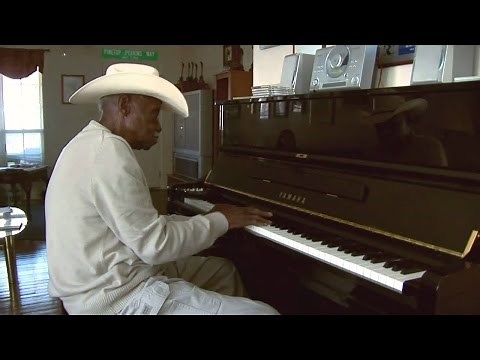 Pinetop Perkins Blues Piano Legend plays "44 blues"