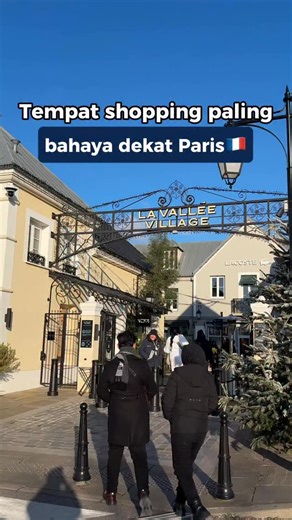 PERCUTIAN SWISS - EUROPE on Instagram: "Tips travel Europe: Jangan balik selagi tak singgah La Vallée Village! 🛒✨ Ramai orang Malaysia tak tahu, shopping barang branded kat Paris sebenarnya jauh lebih berbaloi kalau beli kat outlet ni. Dah la harga memang dah murah, siap boleh dapat Tax Refund lagi tau! Trip kami bukan setakat jalan-jalan tengok view, tapi kami pastikan anda bawa balik ‘hasil’ yang memuaskan hati. 😉"
