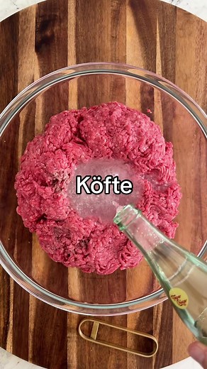 TheNavagePatch - DIY & Crafts (@thenavagepatch) - Kofte is Turkish comfort food, and one of our favorite things to make in bulk, freeze and eat whenever the mood strikes us. There are as many recipes for kofte as there are families in Turkey. This one is ours. They can be cooked in the oven, but my favorite way is to fry them in oil. They're crispy on the outside and soft as angel food cake on the inside. If you haven't had Turkish meatballs before, this is your sign. You can serve kofte with al
