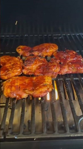 Smoke bbq chicken thighs on Pit Boss pro series 1150 #howtobbqright #pitboss #grillchicken #bbq