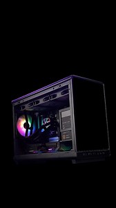 Meet ATOMIC, a compact statement piece built in the Lian Li DAN A3 ✨🖥️. Designed to turn heads without taking up space, its clean lines and full mesh exterior aren’t just for looks — they enable unrestricted airflow from every side, allowing fresh air to reach critical components efficiently 🔥. It’s proof that serious performance doesn’t need an oversized footprint. Don’t let the size fool you 💪. The DAN A3 supports both Micro-ATX and Mini-ITX motherboards while maintaining a tightly optimise