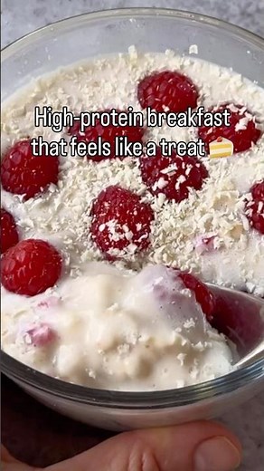 White Chocolate Raspberry Protein Overnight Oats