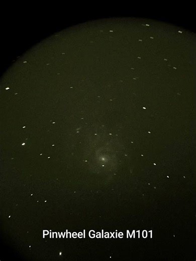 Galaxien , Sternhaufen , Ring und Hantelnebel mit Handy