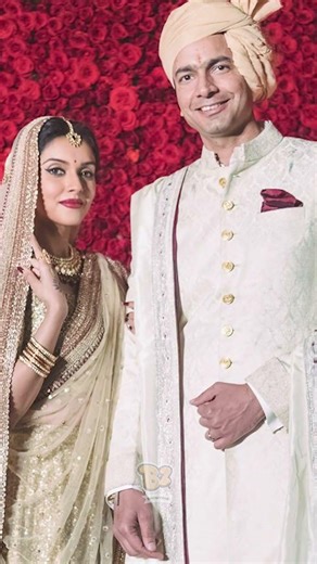 Ghajini actress Asin surprised her fans by sharing a few pictures from her .#asin #weddingpictures