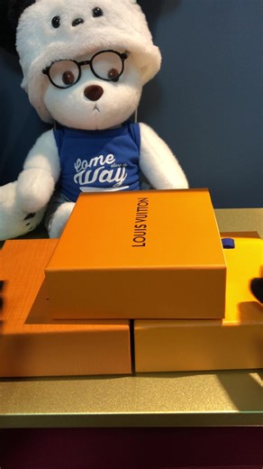 Wallet unboxing #unboxing #unboxingvideo #wallet #lv #show