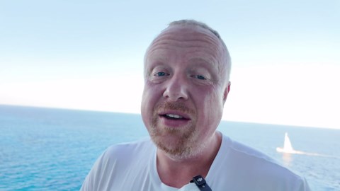 Unbelievable Cruise Magic Show: Exclusive Oceanview Theater Experience!