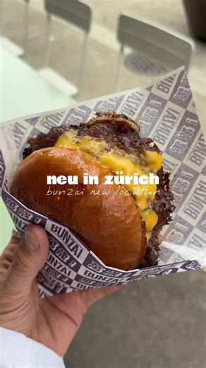 📍 Bunzai Smashburger - Lochergut 🍔🔥 Neuer Smashburger-Spot beim Lochergut? Das musst du kennen! 👀 Lange ein Geheimtipp und jetzt der nächste Step: Bunzai eröffnet morgen seinen neuen Standort - und das direkt beim Lochergut. 🏙️ Neues Logo, frische Einrichtung und eine komplett überarbeitete Karte mit neuen Kreationen. Sie gehören schon länger zu den besten Smashburger-Spots… aber das hier hebt alles nochmal auf ein neues Level. 🚀 Die Location? Modern, clean und richtig stylisch - perfekt f