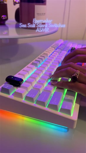 The perfect 100% layout SILENT keyboard for the office✨ #creatorsearchinsights #typingasmr #silentkeyboard #springglowup #rgbkeyboard