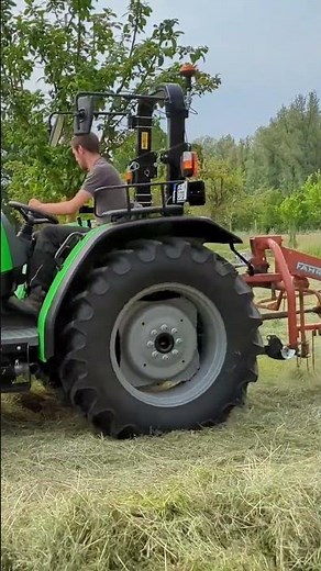Deutz Fahr 4070e mit Einkreisel-Schwader, die optimale Kombination für Kleinflächen