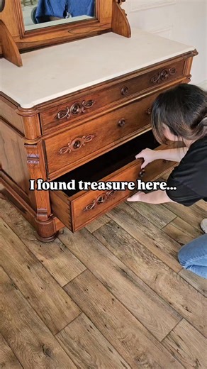 This dresser was hiding a lot more than it let on. Tucked inside a hidden fourth drawer at the very bottom, it turned into a time capsule. Inside were gold coins, historic currency, silver pieces, and personal items that hadn’t been touched in decades. Going through it felt less like sorting through belongings and more like paging through someone’s life. Even more surreal were the original deposit slips tied to the former owner, documenting bank balances that climbed into the millions. And someh