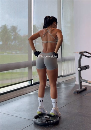 แอนไม่ได้ยกเวทเกือบ 2 อาทิตย์ แอนริ่มต้นด้วยการ HIIT body weight 30 min เบาๆ เพื่อให้กล้ามเนื้อตื่นตัว และกลับมายก นน มากได้เหมือนเดิม และยังช่วยลดอาการบาดเจ็บได้อีกด้วยค่ะ 💪🏻☺️🔥 Save it and try ✅ #creatorsearchinsights #gym #gymmotivation #gymdaily #hiit