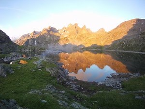Escalade grande voie "Tom" en Belledonne avec bivouac.