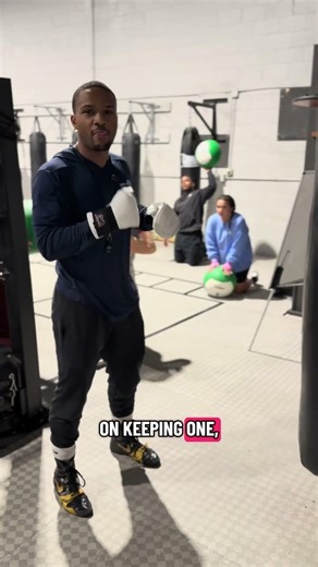 If you’re new to boxing I bet you’re making this simple mistake #boxing #coaching #shorts