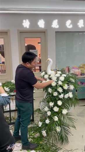 Today s post is The Crane Passes Away#Flower arrangement training#floriculture