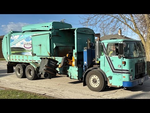 Homewood Disposal Autocar ACX Labrie Expert Side Loader Garbage Truck on Lansing’s Toters