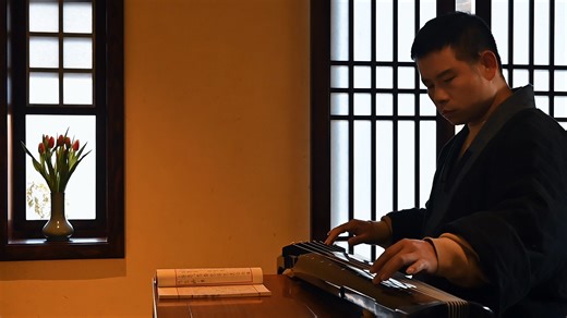 存诚系列青桐仲尼《慨古吟》近两年的丝弦热，多是以假乱真之徒在鼓吹传统丝弦琴，于传统中和琴道实在相去甚远。实在可叹！