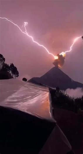 Volcanic Lightning (Natural Phenomenon) #volcaniclightning