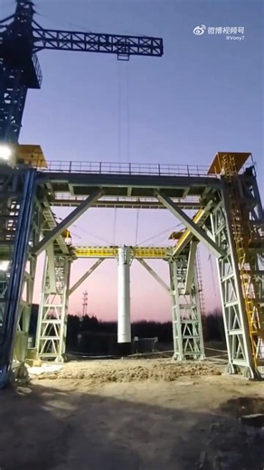 Agreed, but the Chinese are still about 12 years behind despite espionage.This is an example of the cable catch method, I included the scaled down test done a couple of months earlier.Also, note the black exhaust coming from the top since the Chinese had to use extra fuel to even slow the booster down enough for the cable catch to even work.