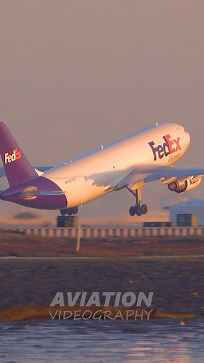 FedEx Airbus A300F4-600 departs out of San Francisco bound for Memphis! 🛫: San Francisco International Airport (SFO) 🇺🇸 🛬: Memphis International Airport (MEM) 🇺🇸 ✈️: FedEx ⏰: 3 hours 35 minutes ®: N679FE #planespotting #planespotter #avgeek #aviation #aviationdaily #aviationlovers #airplane #airplanes #A300 #airplane_pics #airplane_lovers #airplanespotting #airplanepictures #airplanelovers101 #airplanelovers #instaplanes #instaairplane #aviationgeek #aviationgeeks #aviation4u #aviationlove