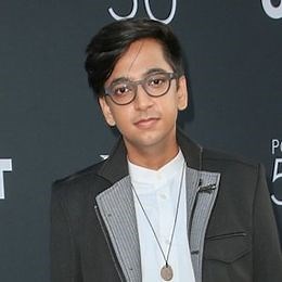 Nik Dodani Biographie-Acteur Gay Américain Indien Rencontre Un Petit Ami - Biographie