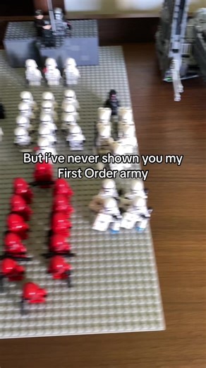 Construcción de un ejército de la Primera Orden en Lego