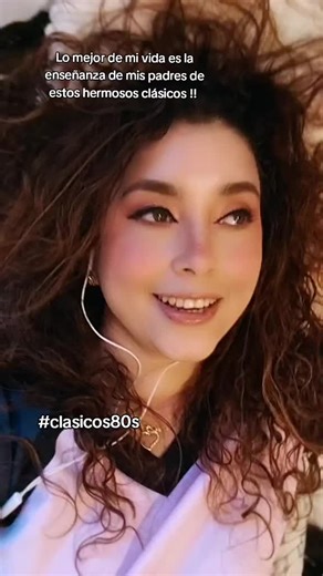 Mi niñez mi papá tenía un toca disco y tenia este de Julio Iglesias recuerdo que las cantaba a mi mamá por cierto hoy cumplen 49 años de casados vaya es toda una vida . feliz aniversario❤️ #julioiglesias #lomejordetuvida #retro #musica #anabellmendoza♥🥰 @juanita @Humberto Mendoza Urbina