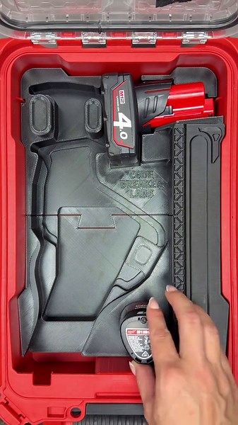 Own the M12 Hackzall… watch this 👀 No more blades everywhere. No more digging. This tray lifts out — and boom… everything’s right there. Holds up to 50 blades 🔥 Battery stays on. Extra space underneath. Clean setup. Ready to go. #milwaukeepackoutsystem #milwaukeetools #toolorganization #packoutislife #packoutaccessories