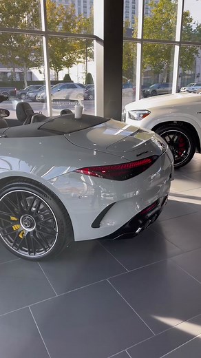 How INSANE Is The Soft Top In The New 2023 Mercedes-AMG SL 63! #amg #amgsl #amgsl63 #mercedesamg #mercedesbenz #mercedesamgsl #amgsl63 #sl63 #sl63mercedesbenz #mercedesbenz #mercedessl63amg #softtop #2023amg #convertible #sl63amg